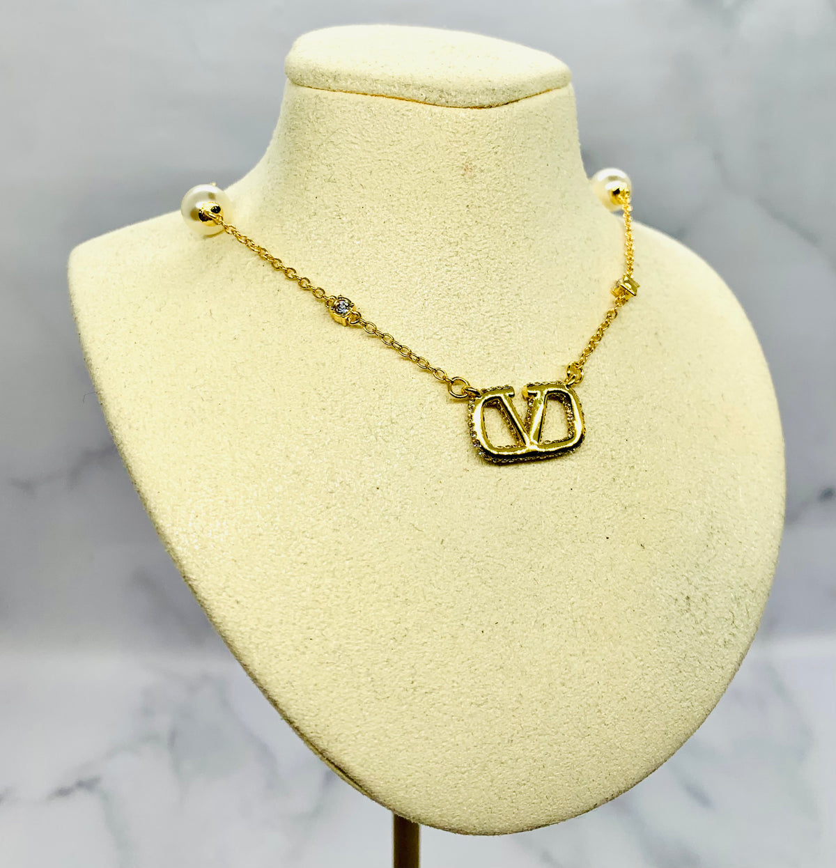 VALENTINO V Rhinestone & Pearl Trim Necklace - Pre owned