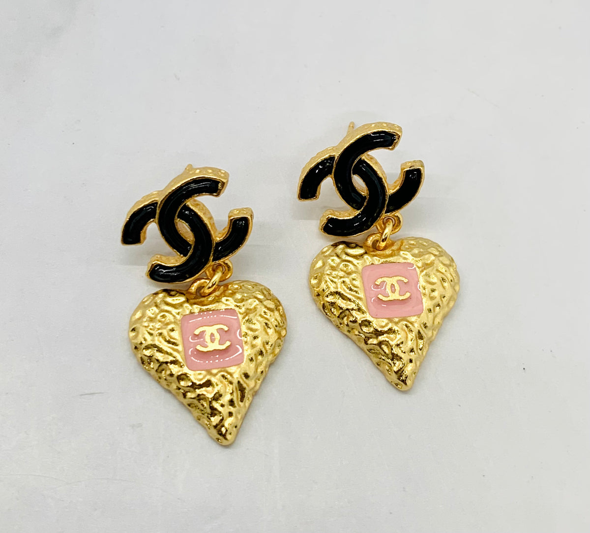 CHANEL CC Heart Pendant Earrings - Pre owned