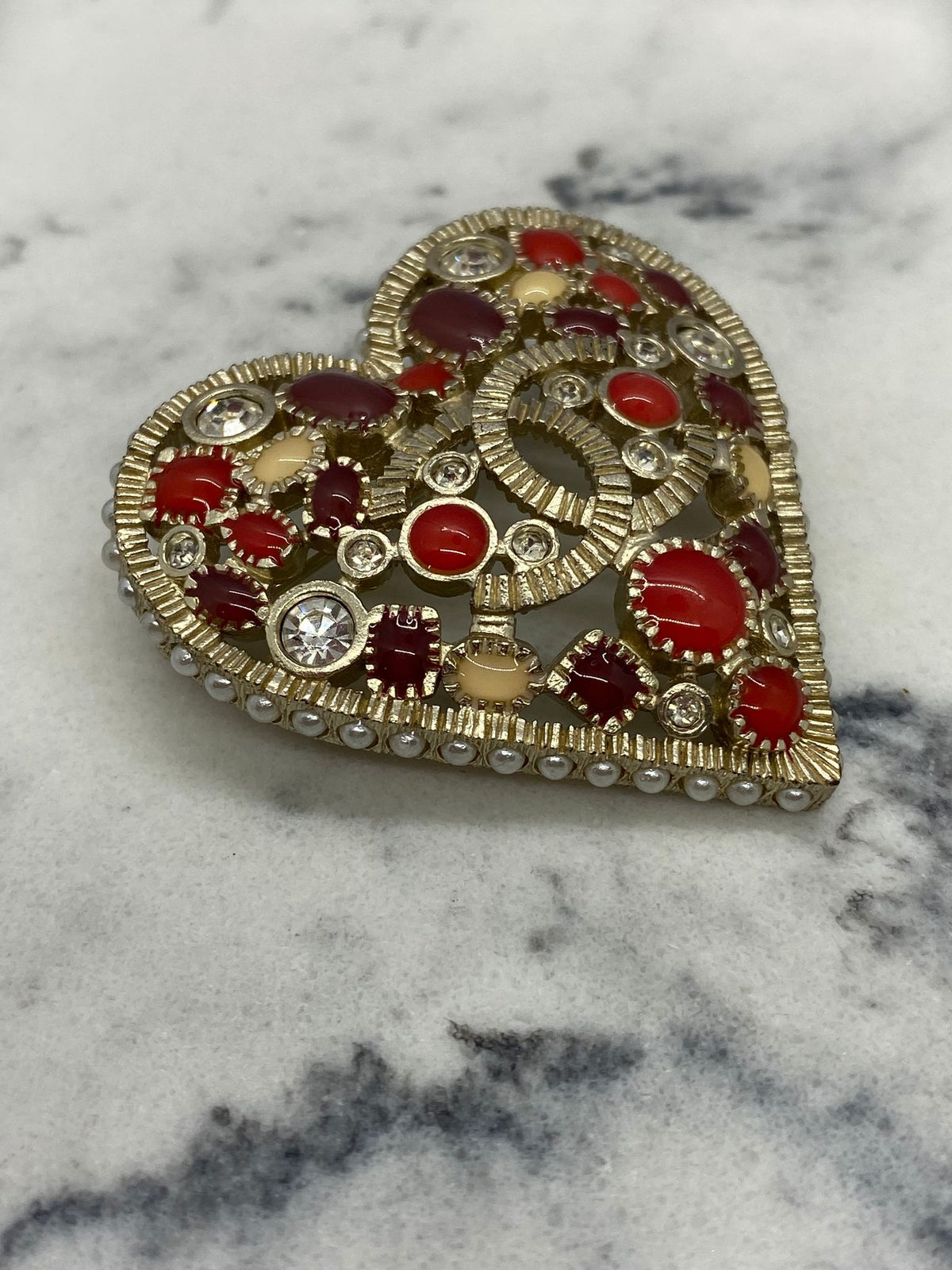 CHANEL CC Heart Brooch Pin - Pre owned