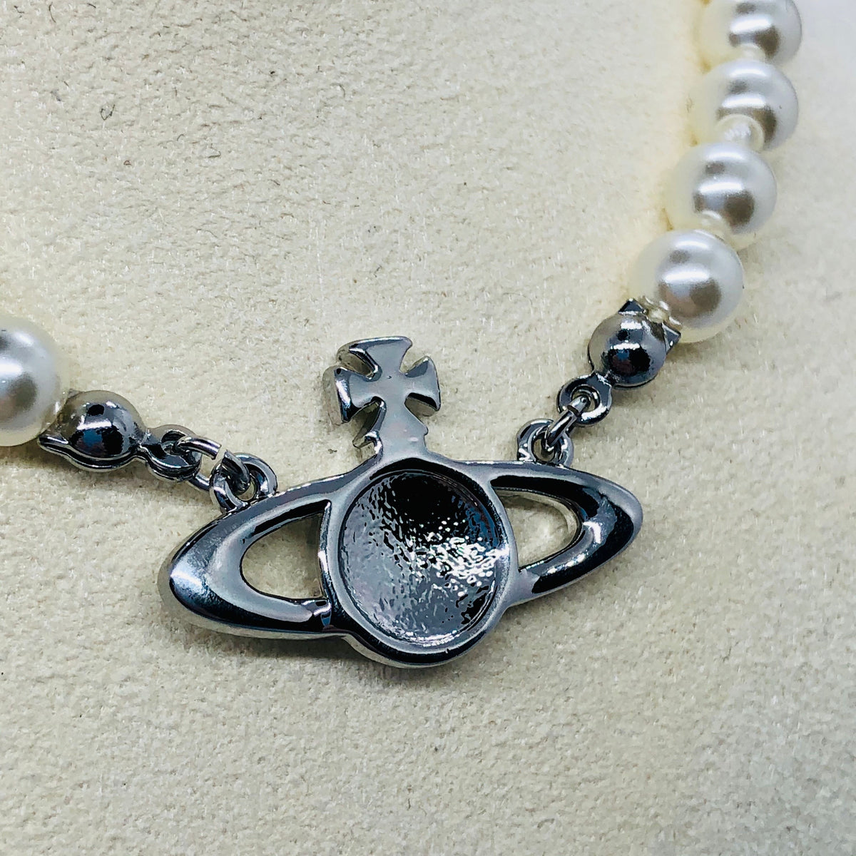 VIVIENNE WESTWOOD Pearl Orb Necklace - Pre owned