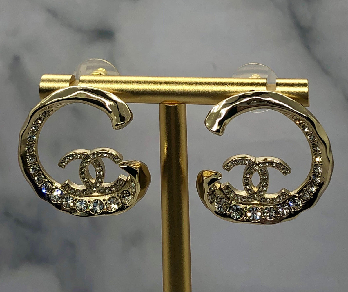 CHANEL CC Rhinestone Circle Earrings - Pre owned