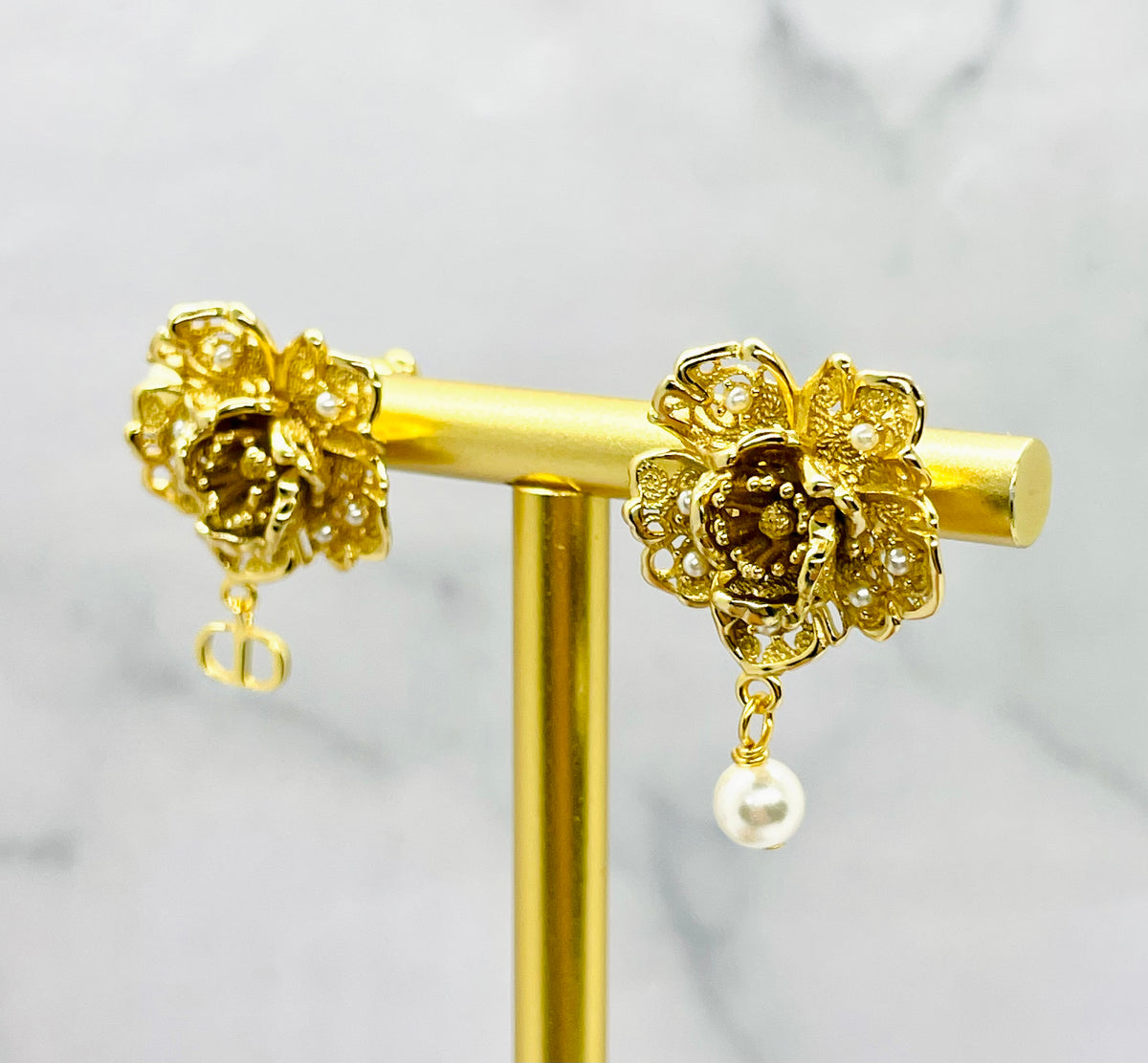 CHRISTIAN DIOR Floral Pendant Earrings - Pre owned