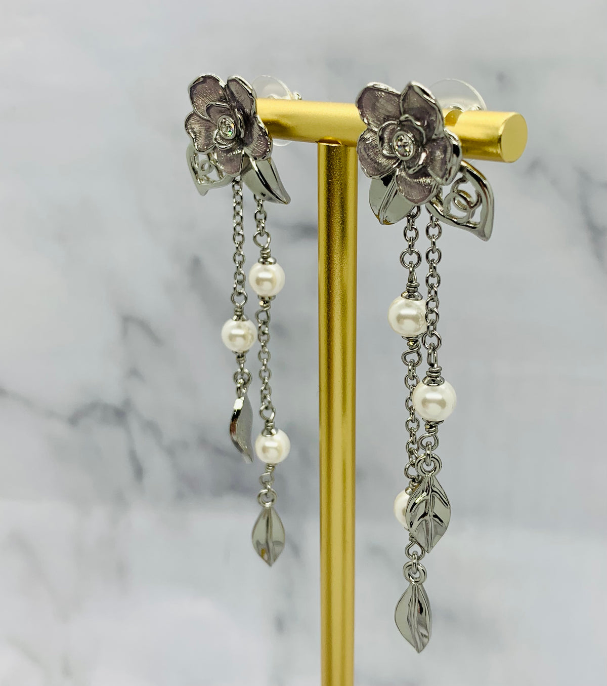 CHANEL CC Flower Pendant Earrings - Pre owned