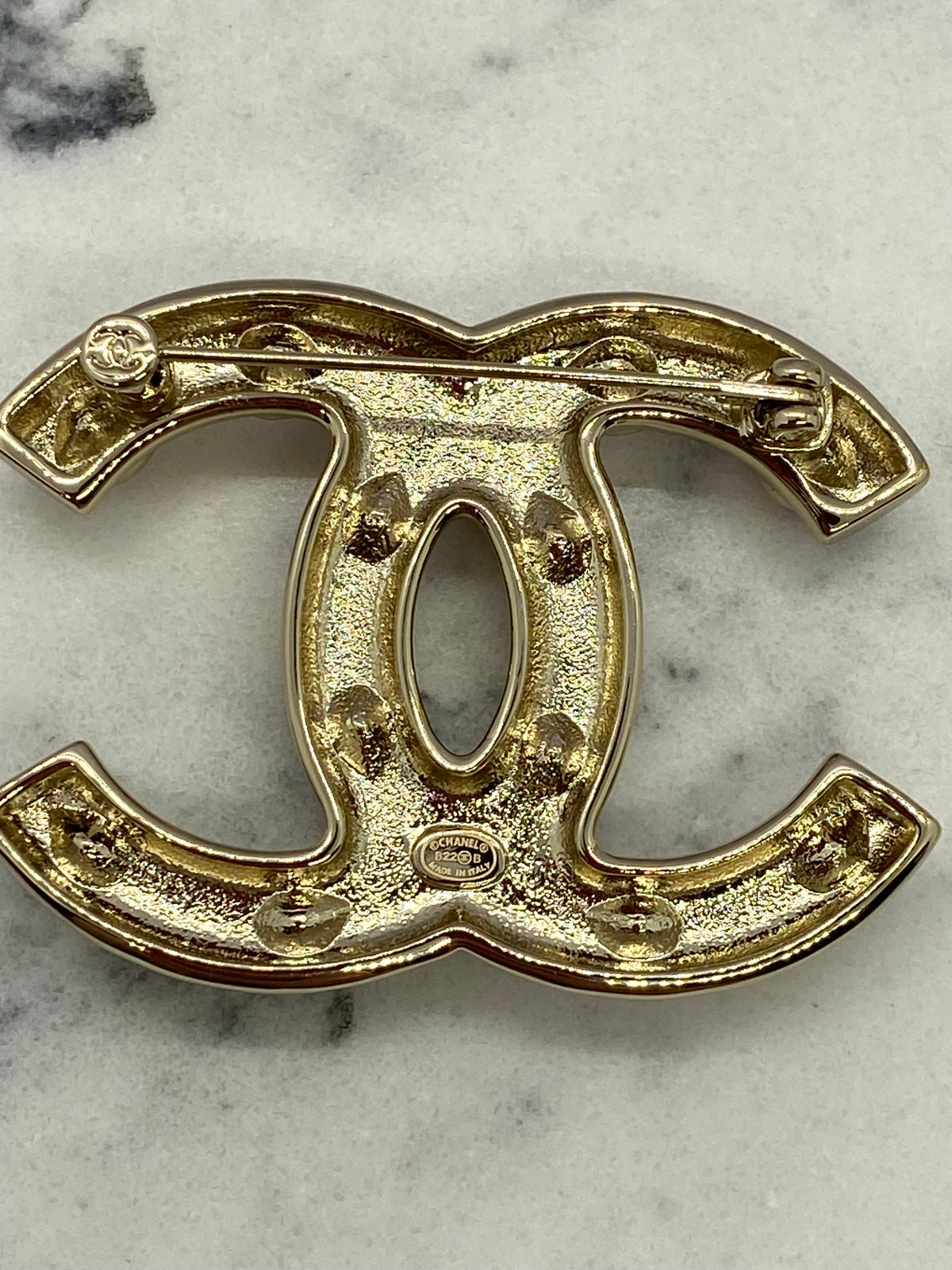CHANEL CC Heart Pink Rhinestone Brooch Pin - Pre owned