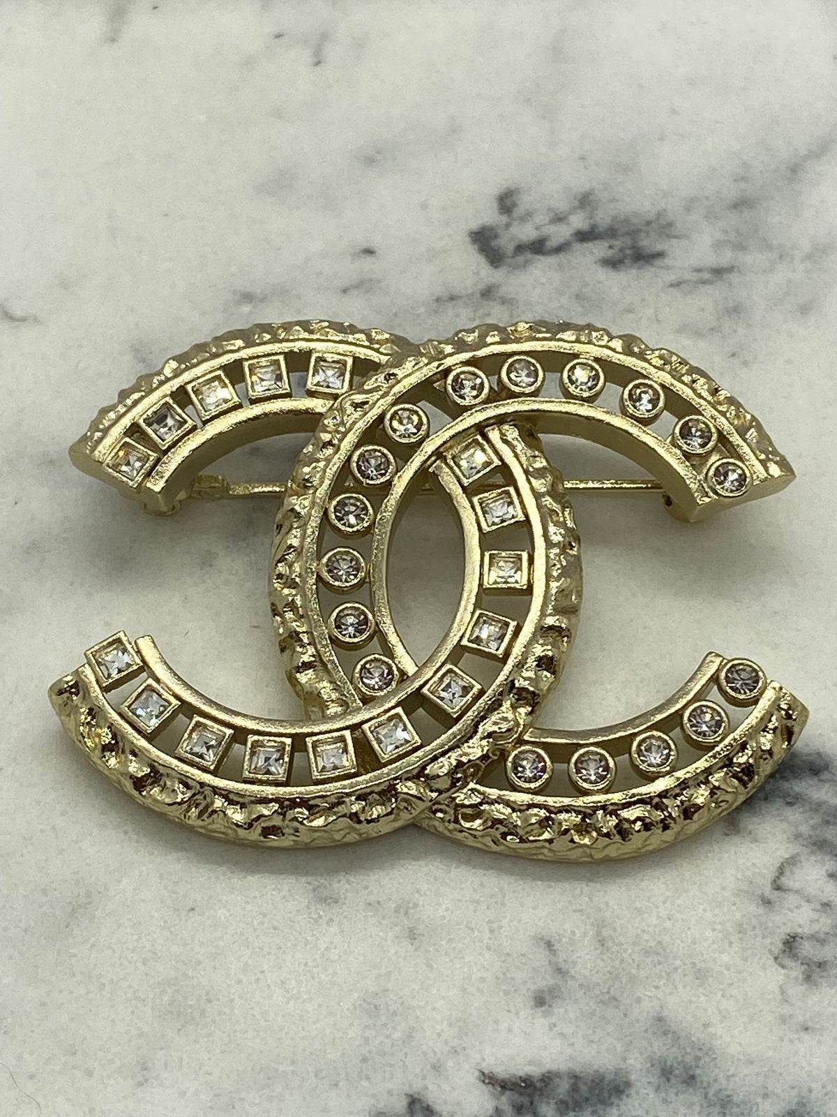 CHANEL CC Pale Gold Tone Rhinestone Trim Brooch Pin - Pre owned
