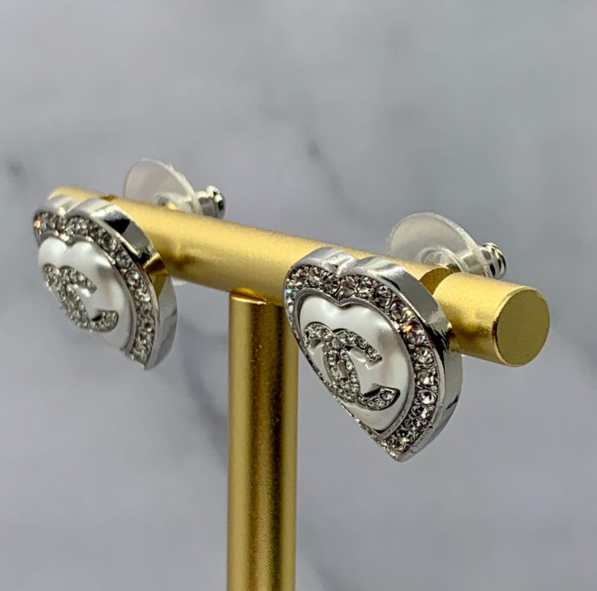 CHANEL CC Heart Rhinestone Earrings - Pre owned / KM4395