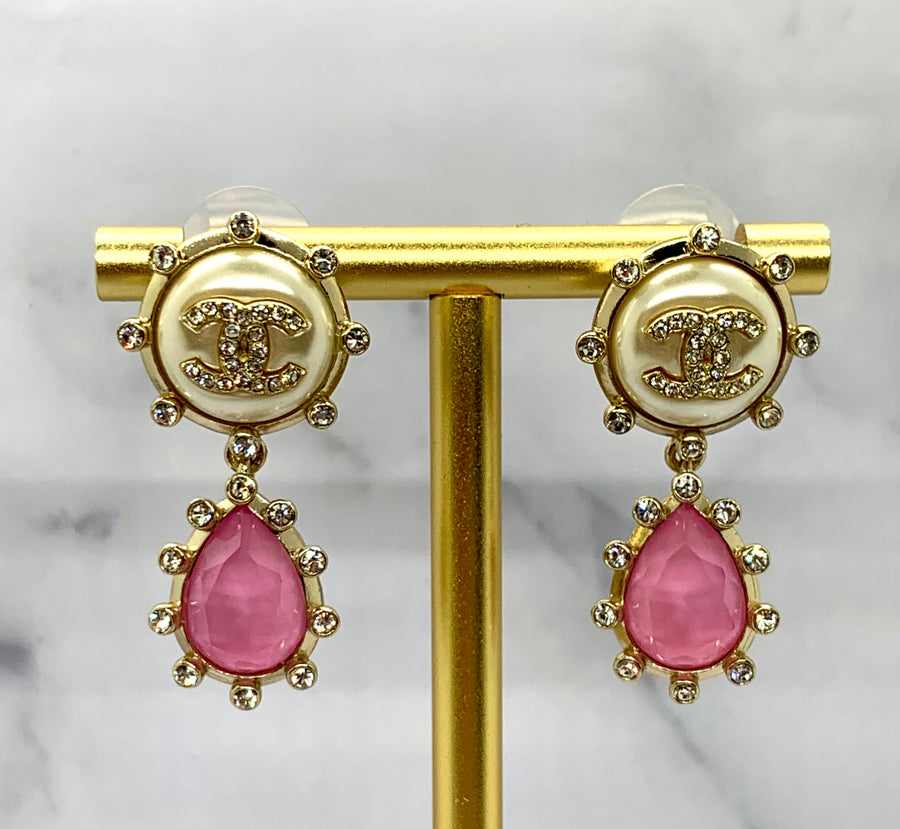 CHANEL CC Pink Pendant Earrings - Pre owned