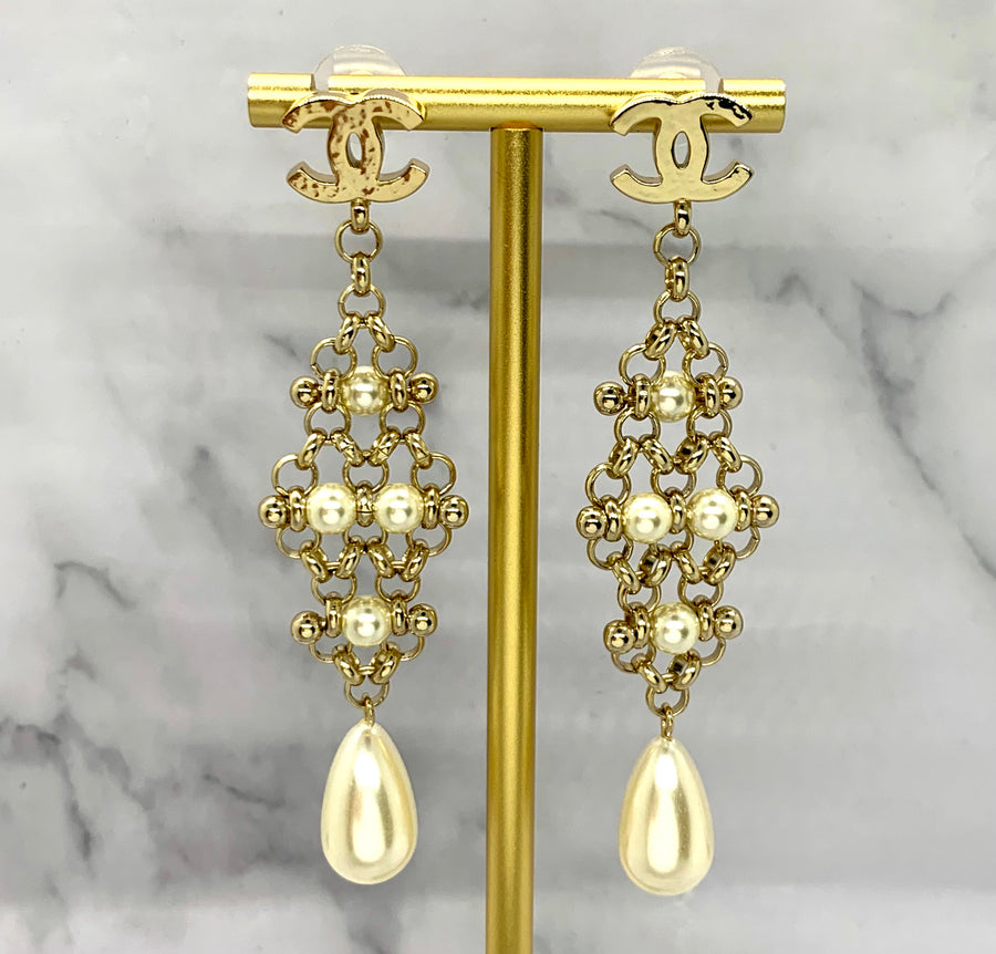 CHANEL CC Pendant Pearl Earrings - Pre owned