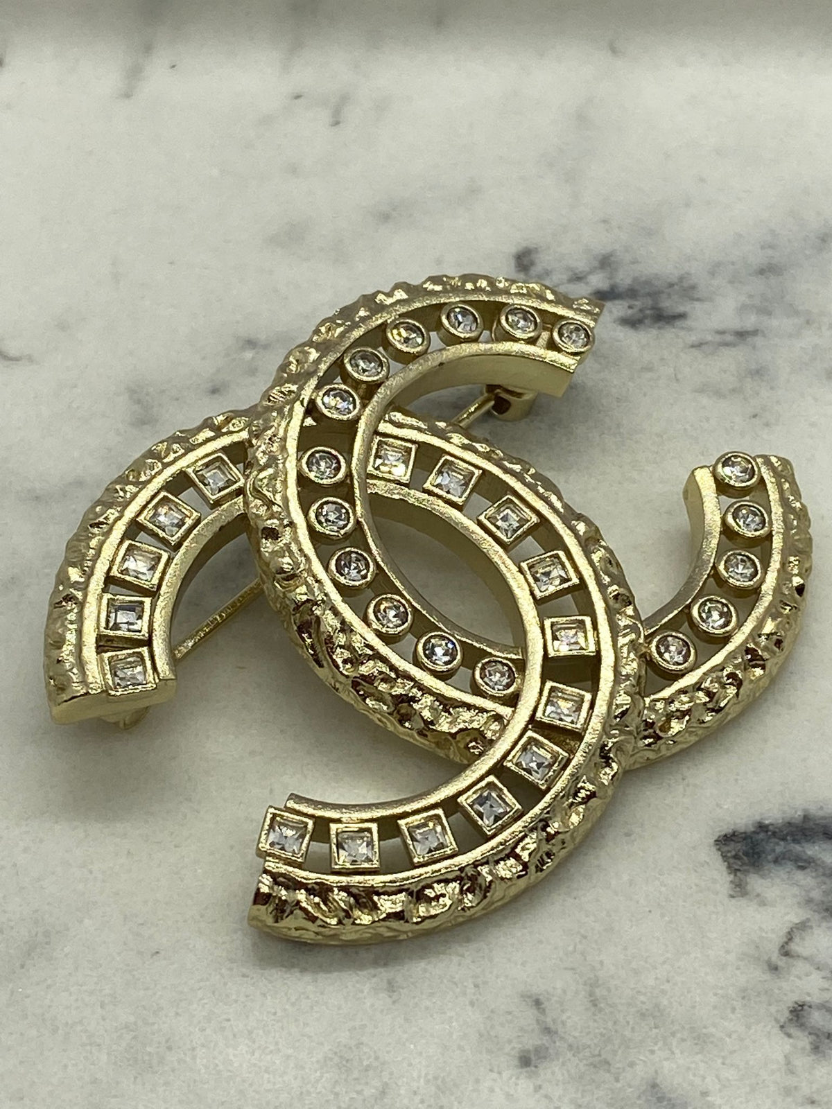CHANEL CC Pale Gold Tone Rhinestone Trim Brooch Pin - Pre owned