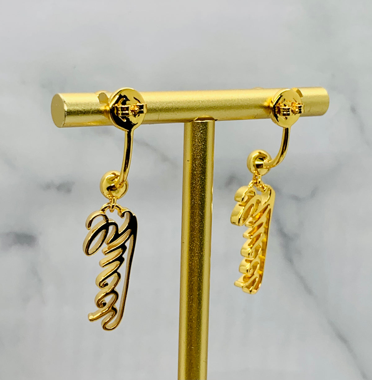 GUCCI Signature Gold Tone Pendant Earrings - Pre owned