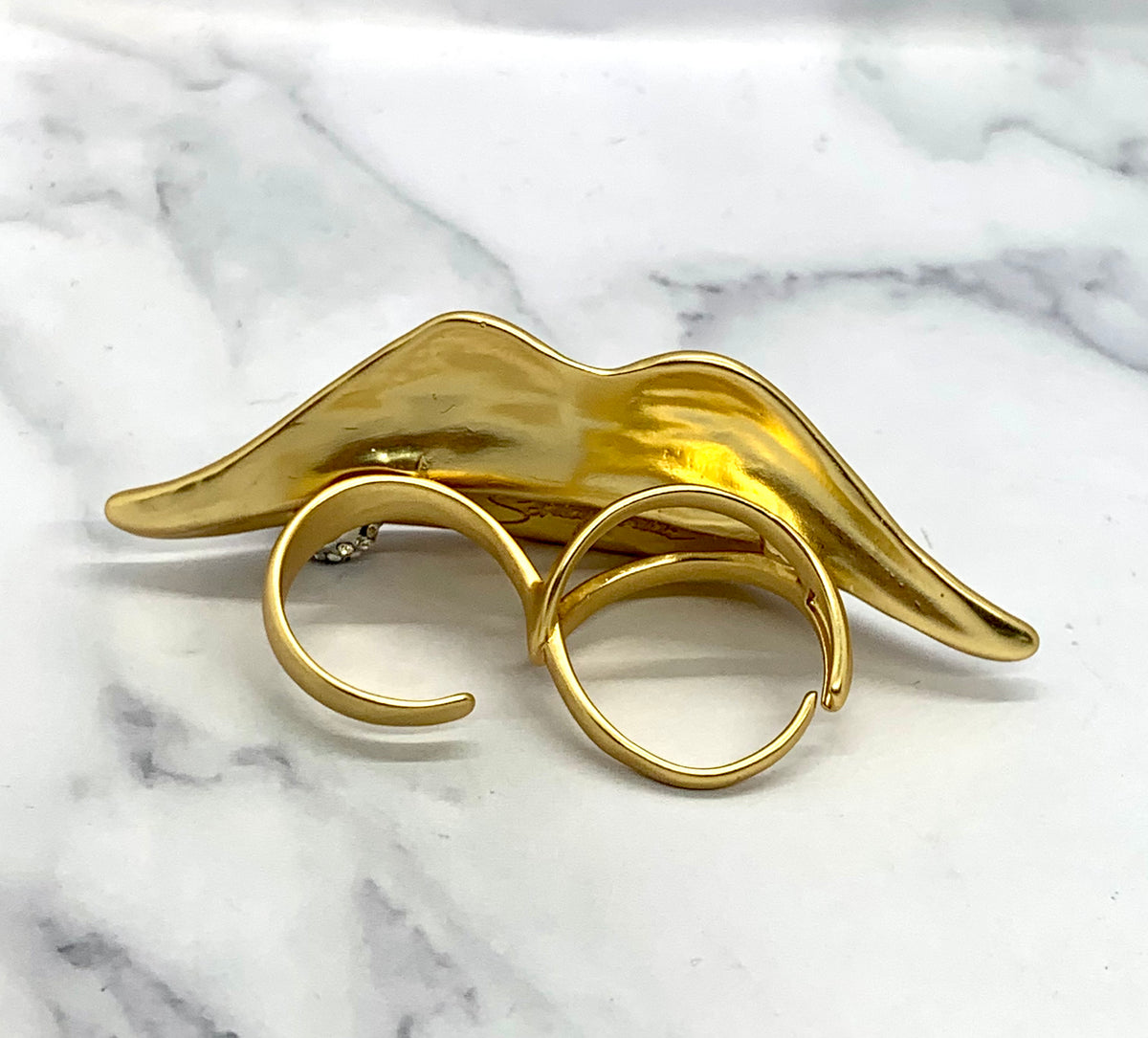 SCHIAPARELLI Pierced Lip Statement Ring - Pre owned