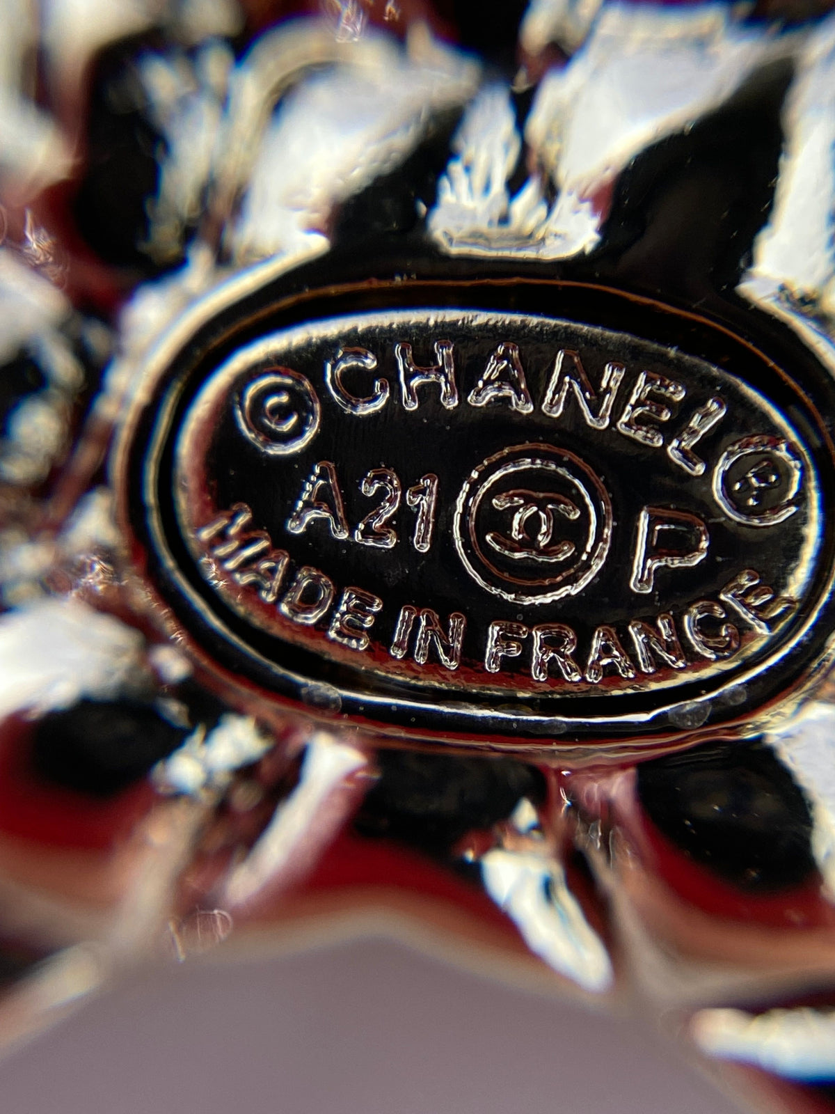 CHANEL CC Pale Gold Rhinestone Brooch Pin - Pre owned