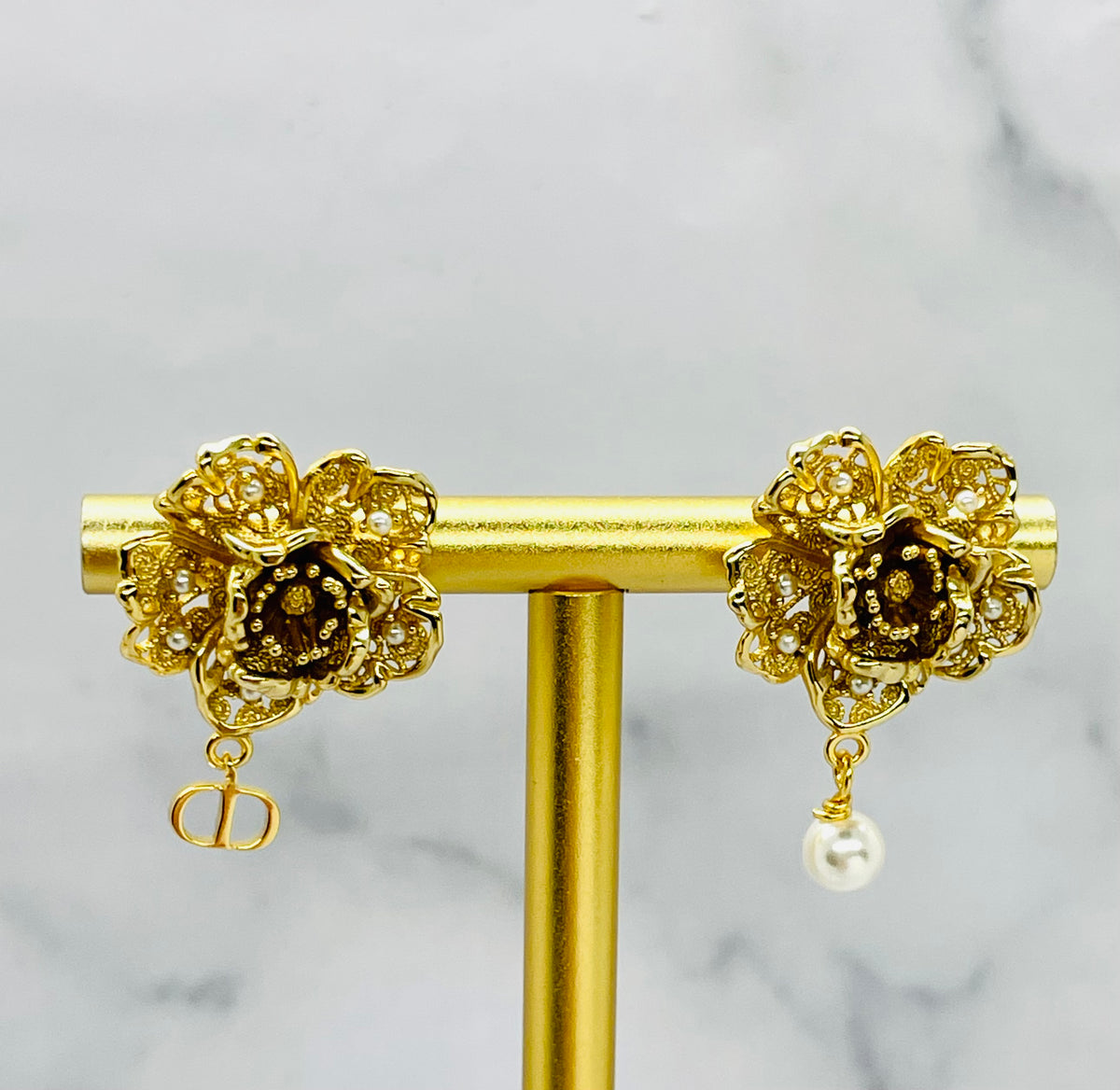 CHRISTIAN DIOR Floral Pendant Earrings - Pre owned