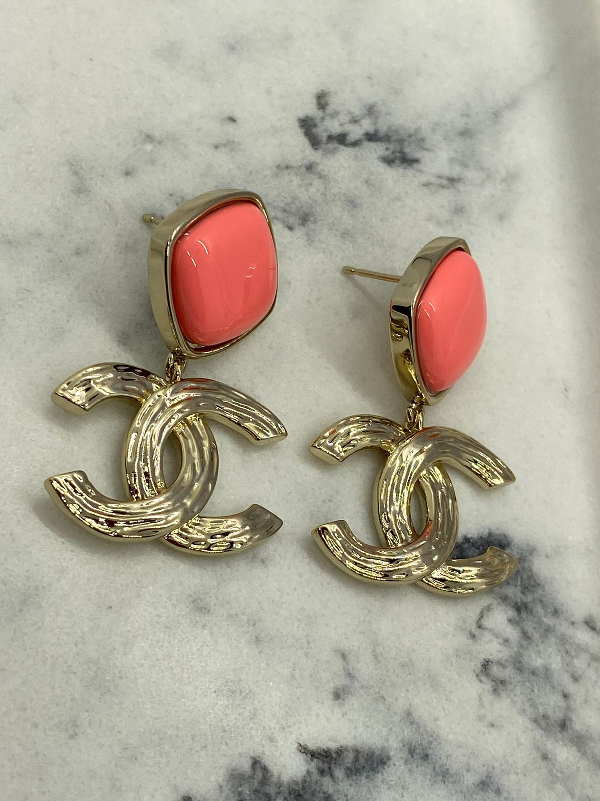 CHANEL CC Pink Pendant Earrings - Pre owned