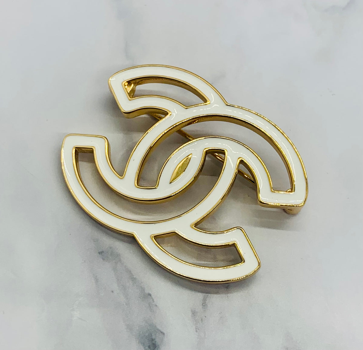 CHANEL CC White Trim Enamel Brooch Pin - Pre owned