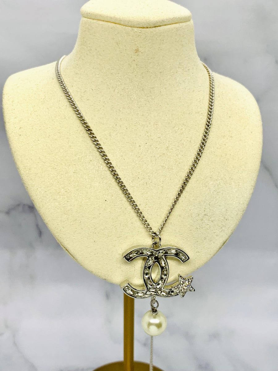 CHANEL CC Rhinestone Star Pendant Necklace - Pre owned
