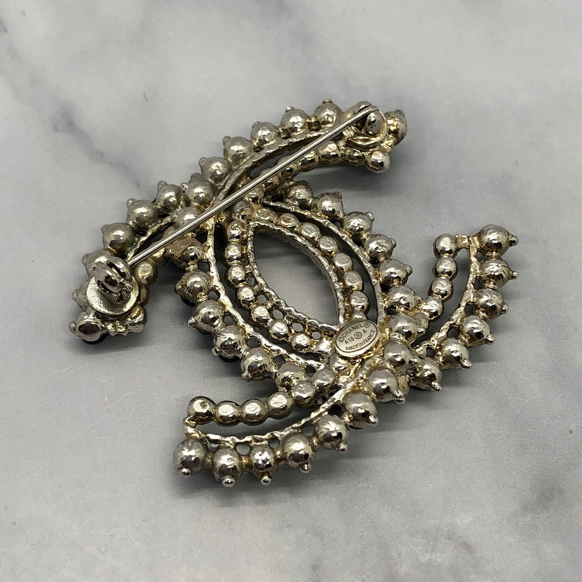 CHANEL CC Blue Pearl Trim 2018 Brooch Pin - Pre owned