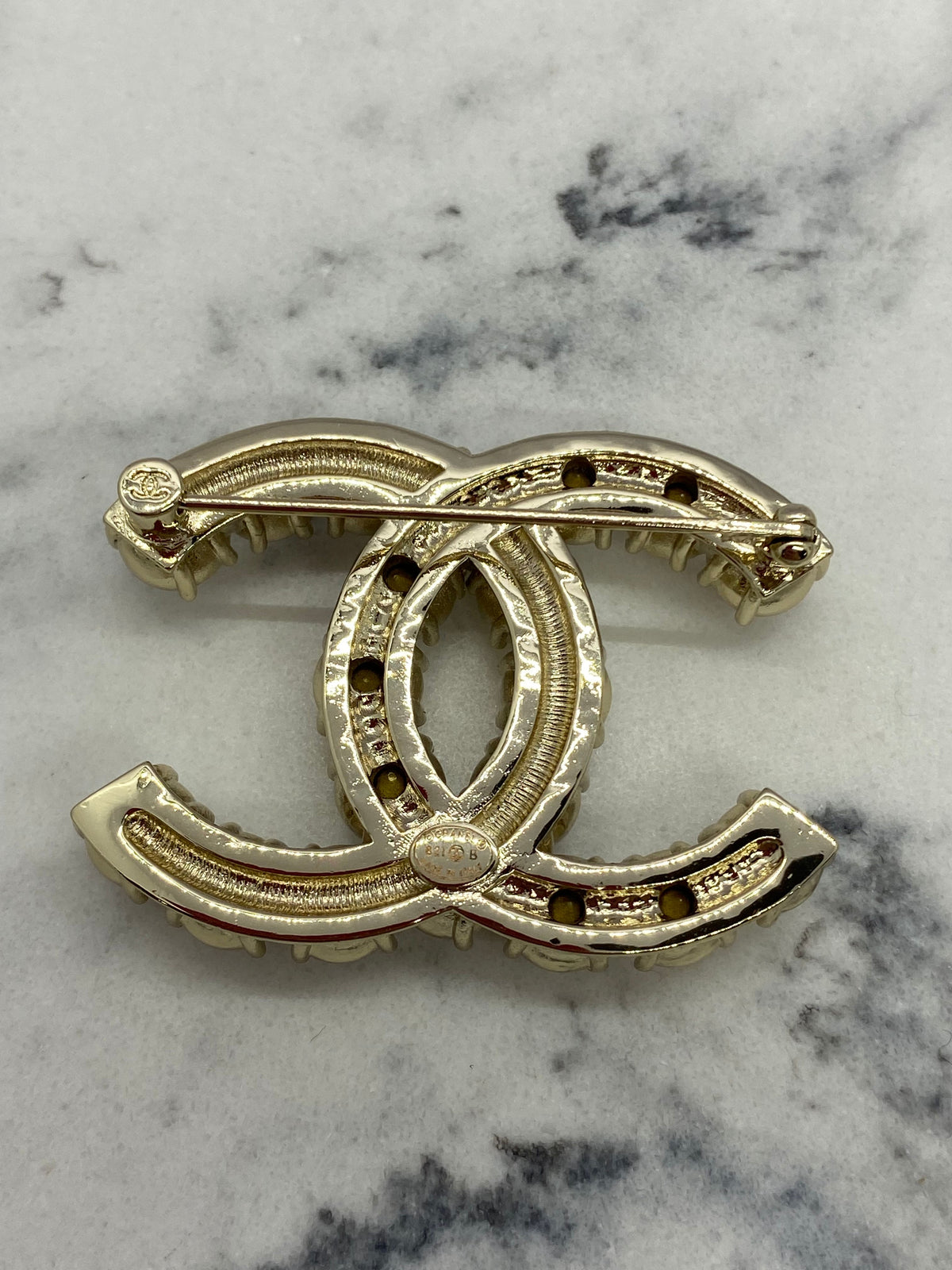 CHANEL CC Rhinestone & Pearl Brooch Pin - Pre owned