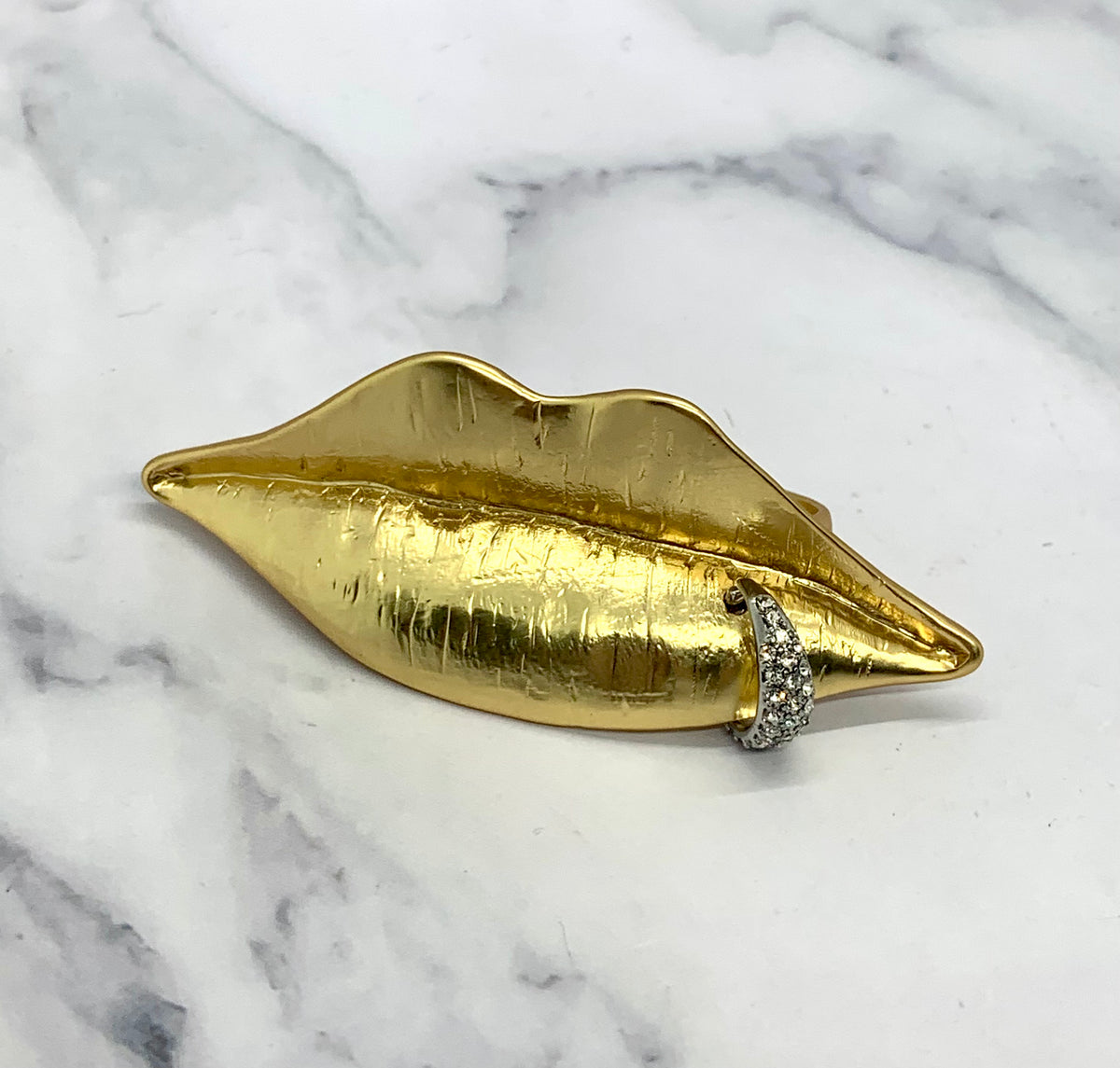 SCHIAPARELLI Pierced Lip Statement Ring - Pre owned