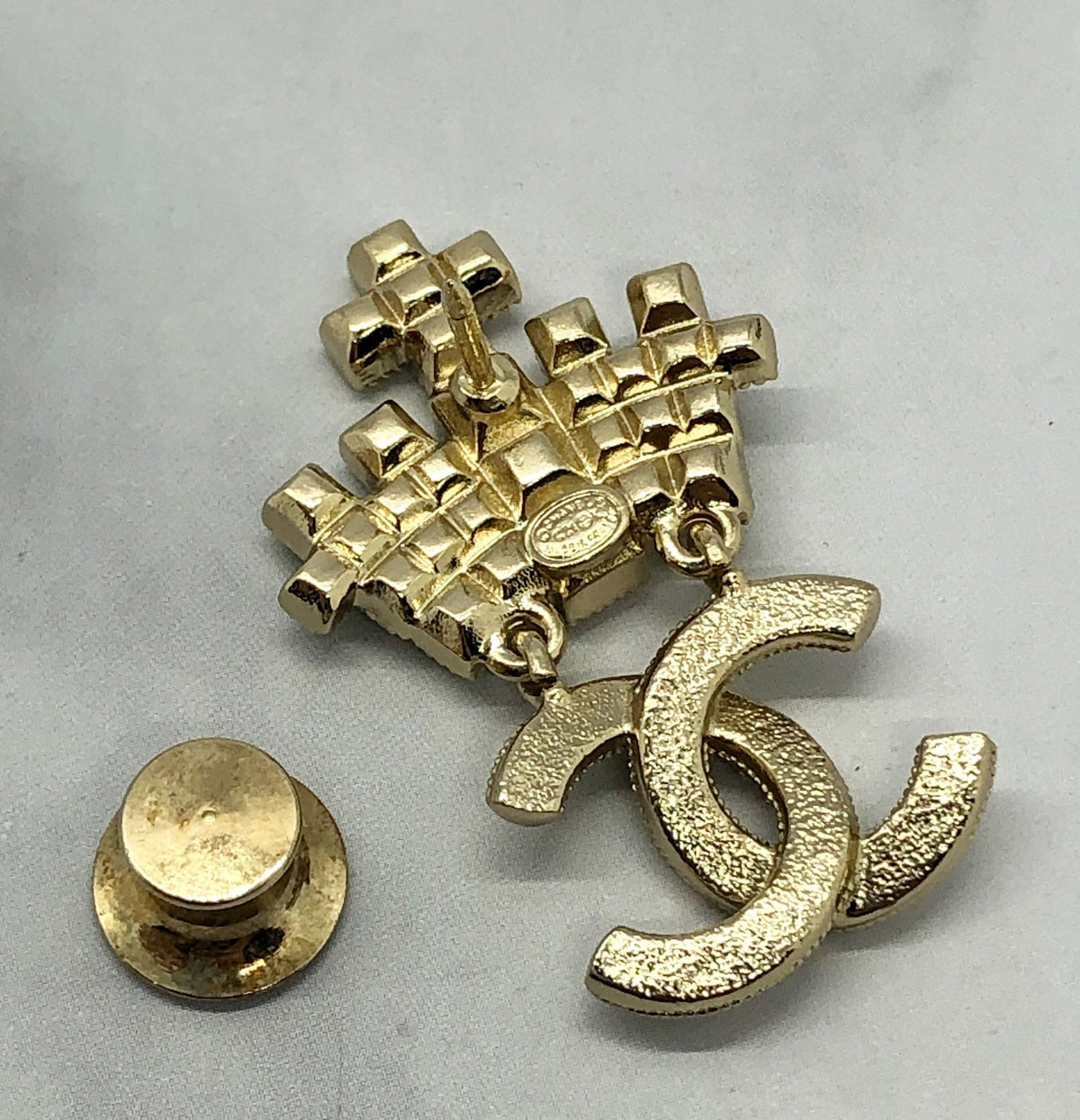 CHANEL CC Small Rhinestone Brooch Pin - Pre owned