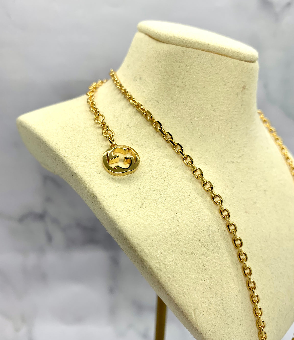 GUCCI Pearl Monogram Necklace - Pre owned