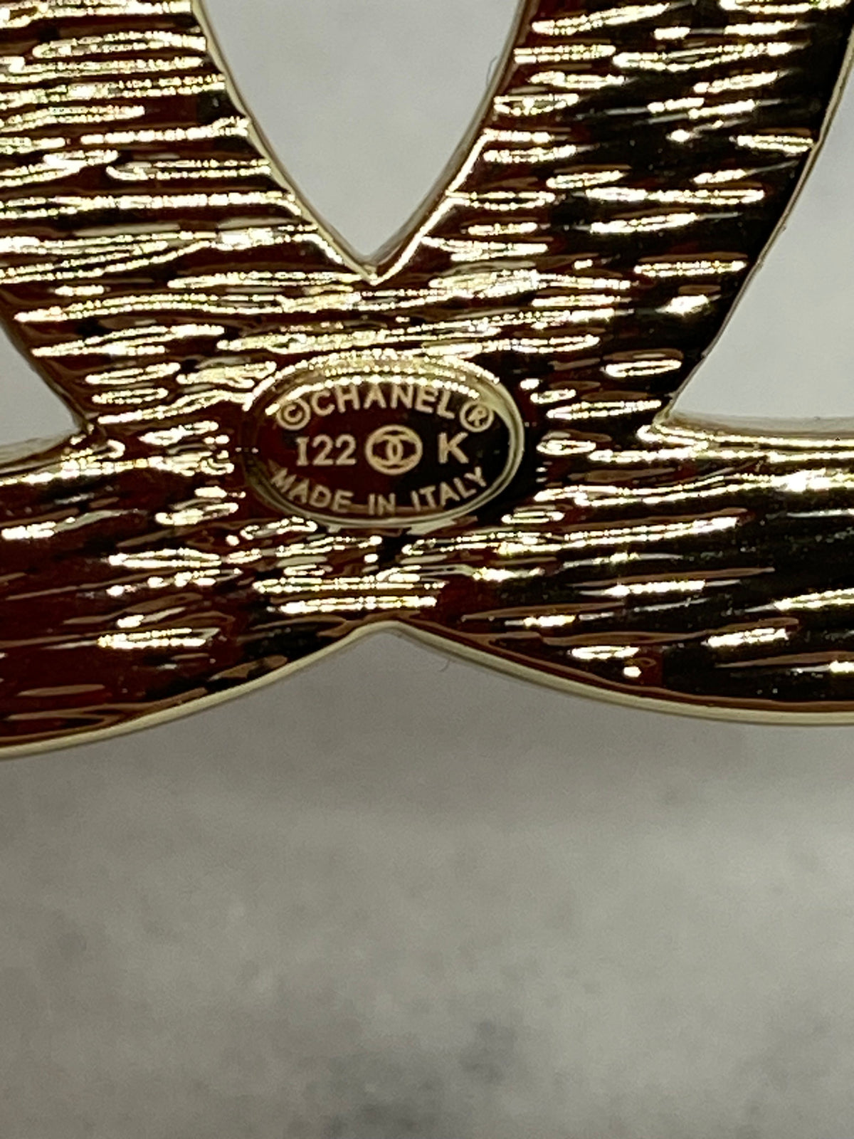 CHANEL CC Pale Gold Rhinestone Brooch Pin - Pre owned