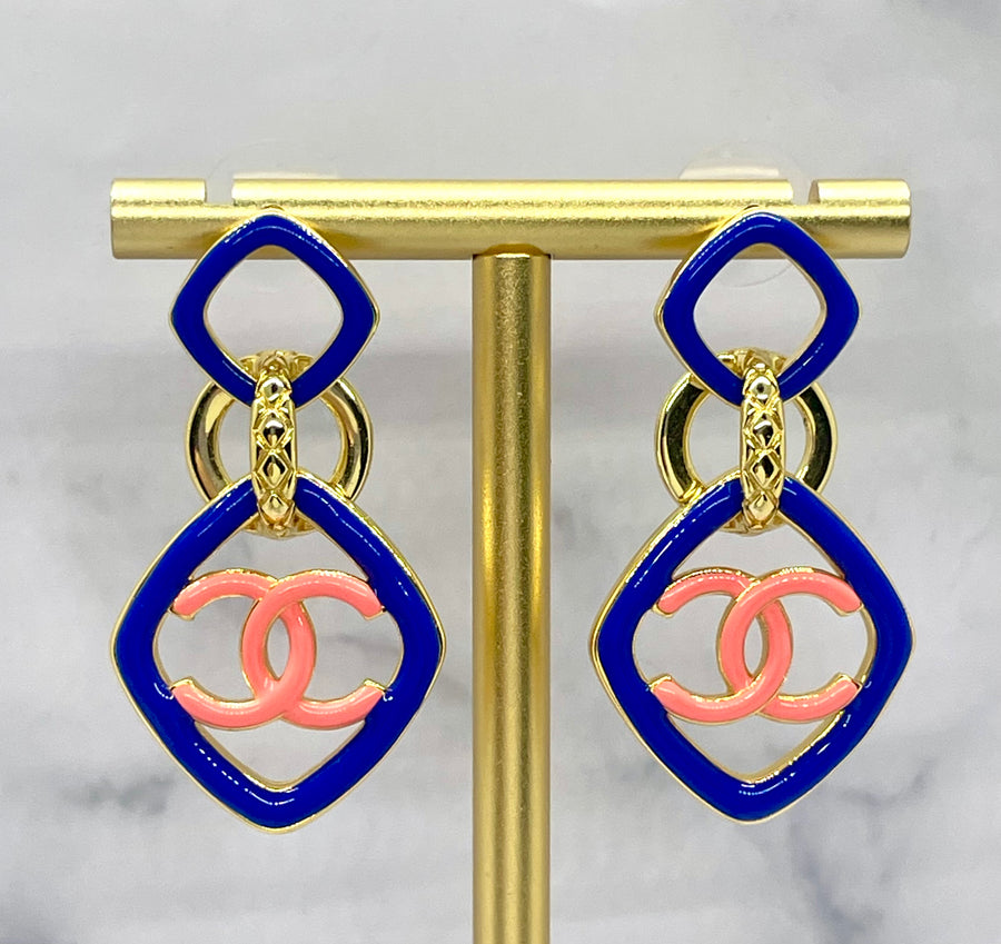 CHANEL CC 2022 Enamel Pendant Earrings - USED
