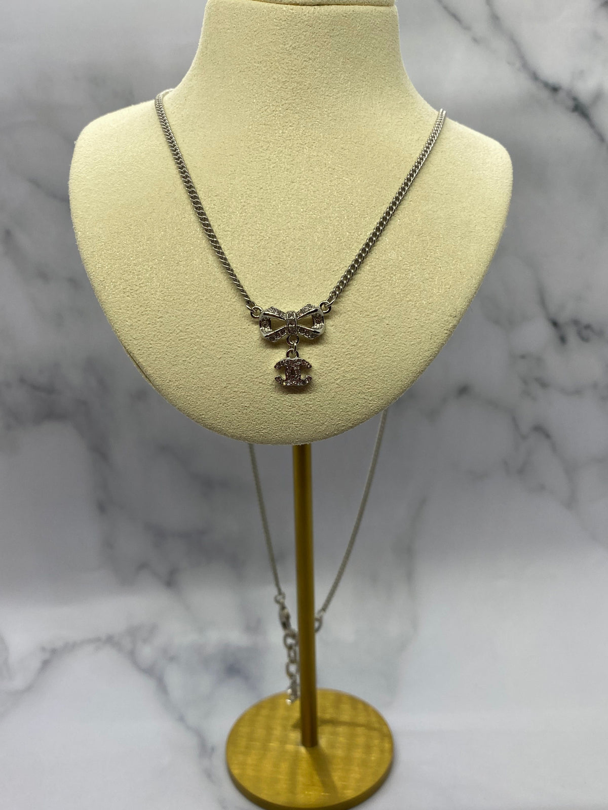 Auth CHANEL CC Silver Rhinestone Bow Necklace - USED
