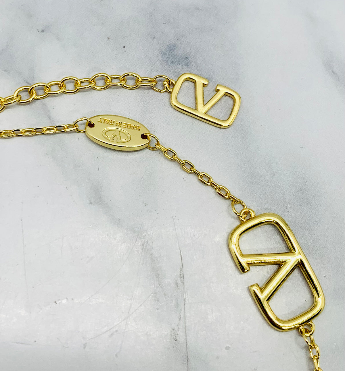 VALENTINO V Pearl Monogram Necklace - Pre owned