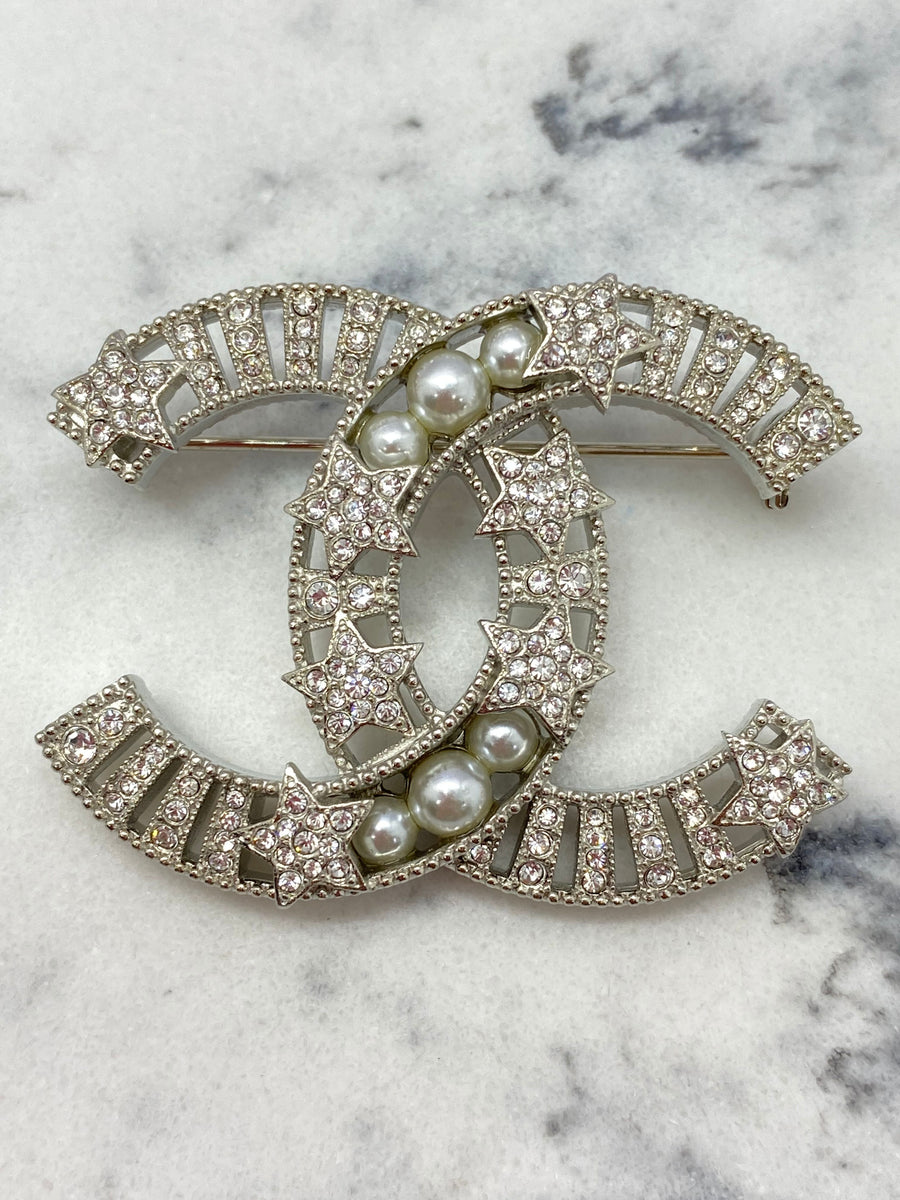 CHANEL CC Silver Tone Star & Pearl Brooch Pin - Pre owned