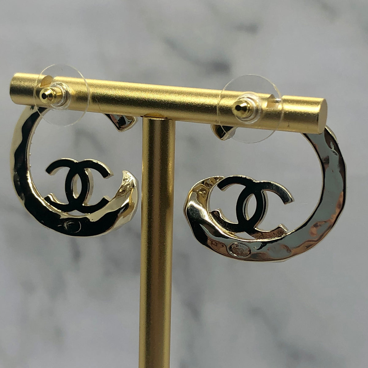 CHANEL CC Rhinestone Circle Earrings - Pre owned