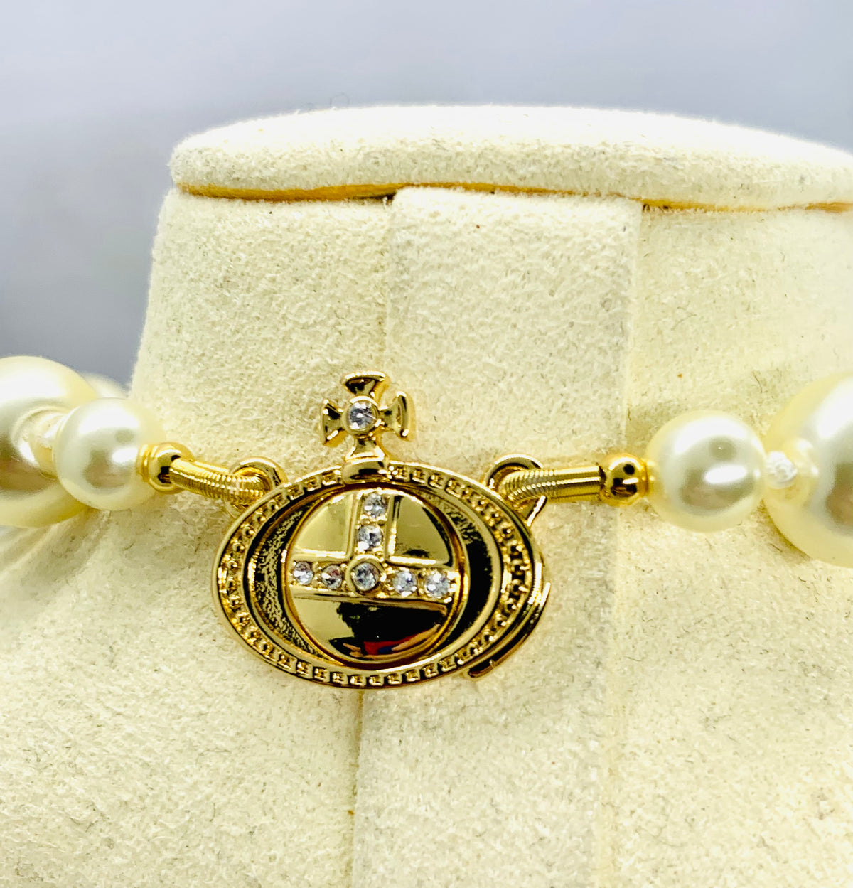 VIVIENNE WESTWOOD Gold Tone Pearl Orb Necklace - Pre owned