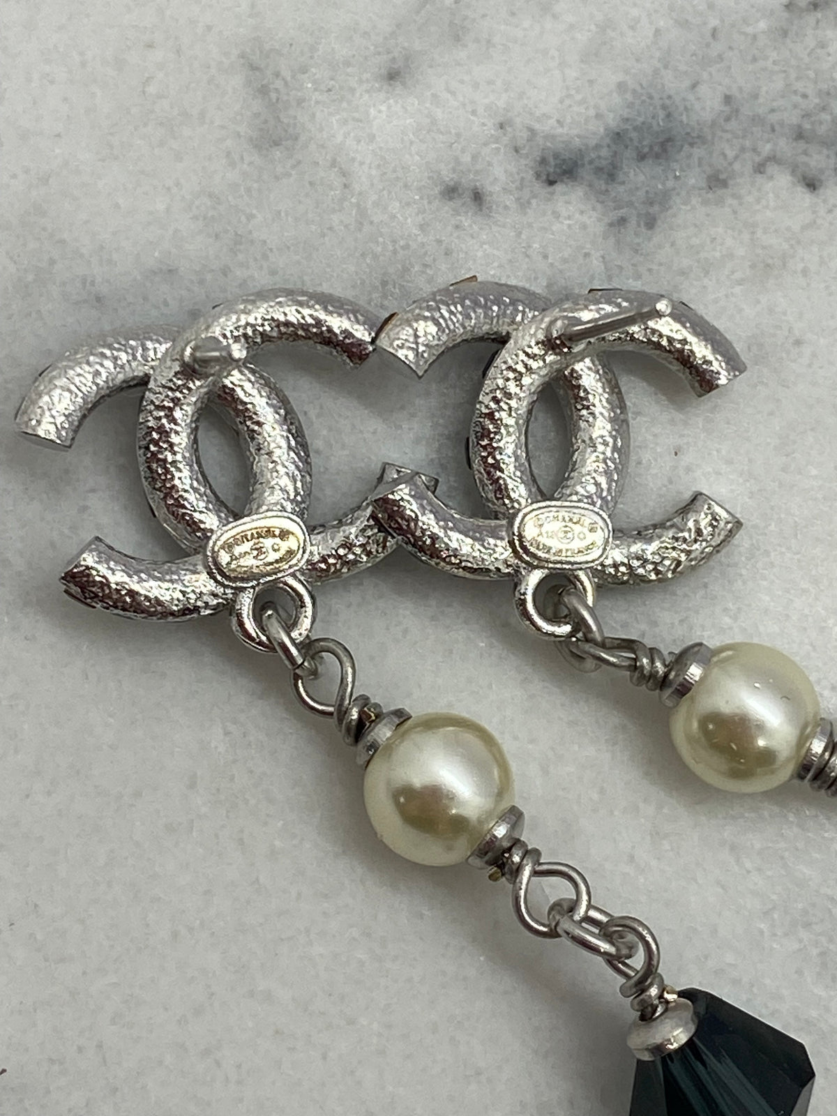 CHANEL CC 2019 Rhinestone Pendant Earrings - USED