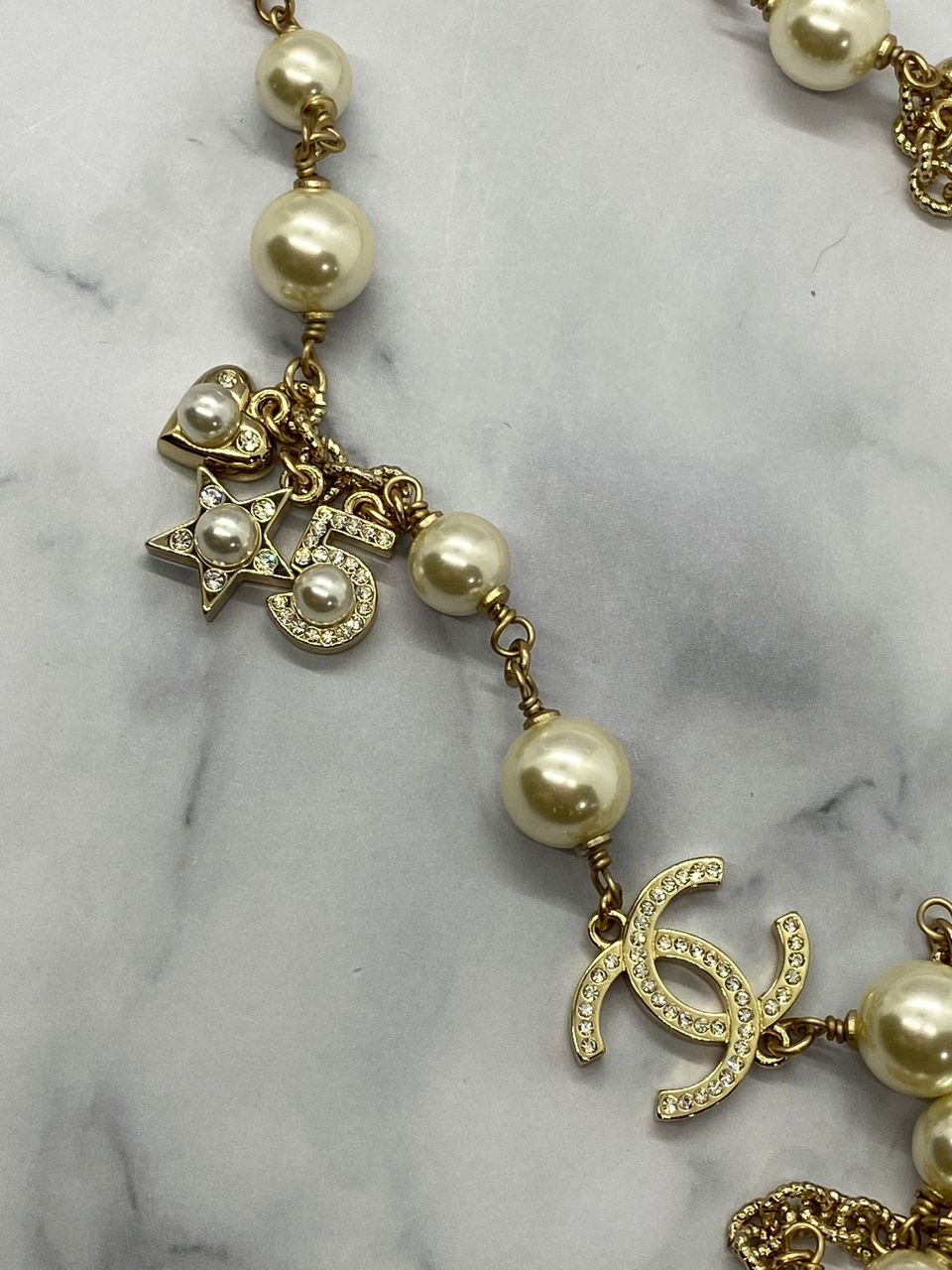 CHANEL CC 2019 Gold Tone Pearl Trim Necklace - Pre owned