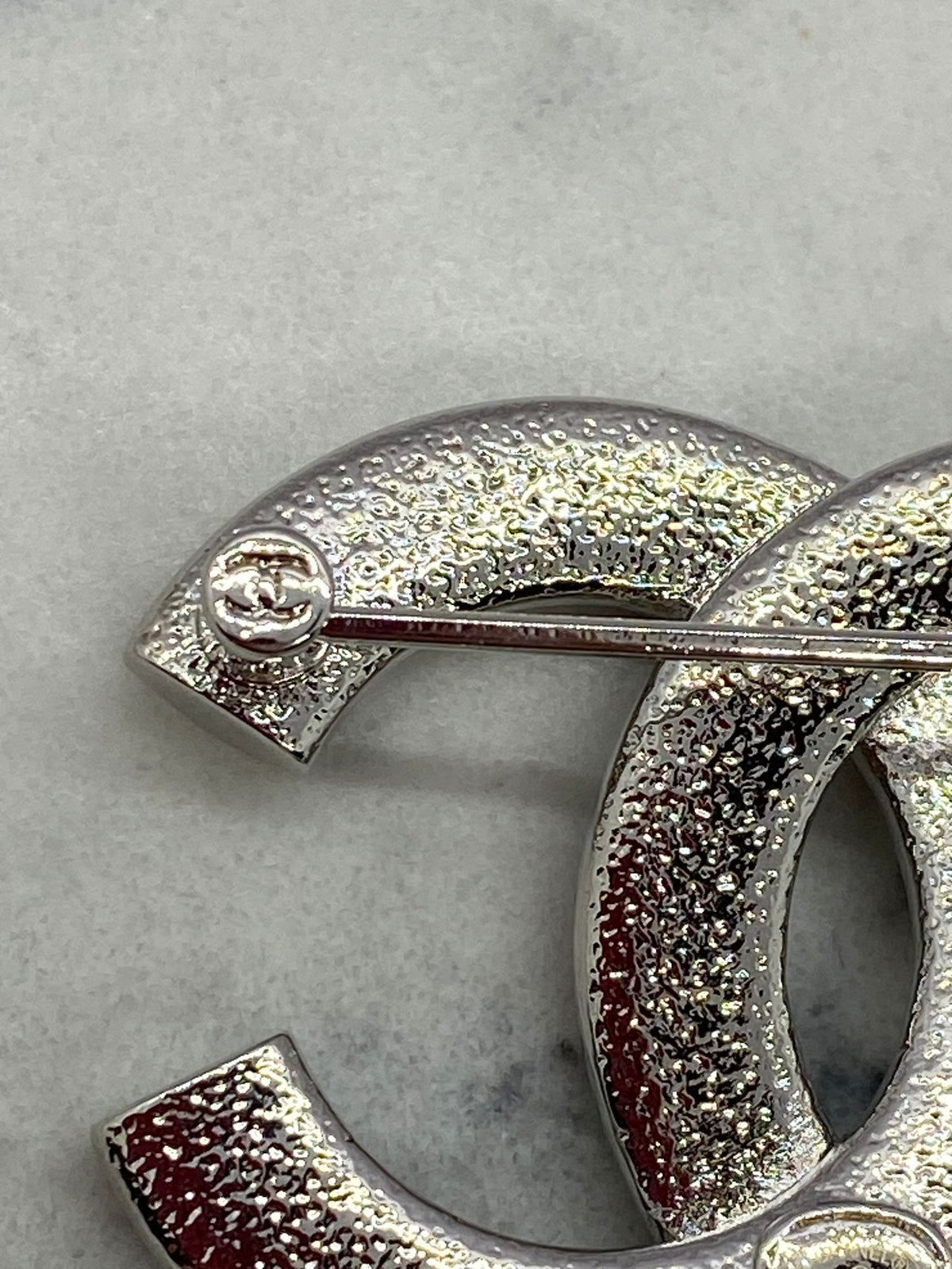 CHANEL CC Silver Tone Pearl & Rhinestone Brooch Pin - Pre owned