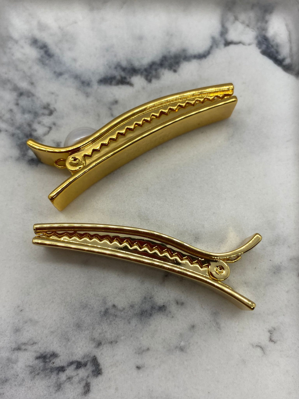 MIU MIU Set of 2 Gold Tone Pearl Trim Hair Clips - Pre owned