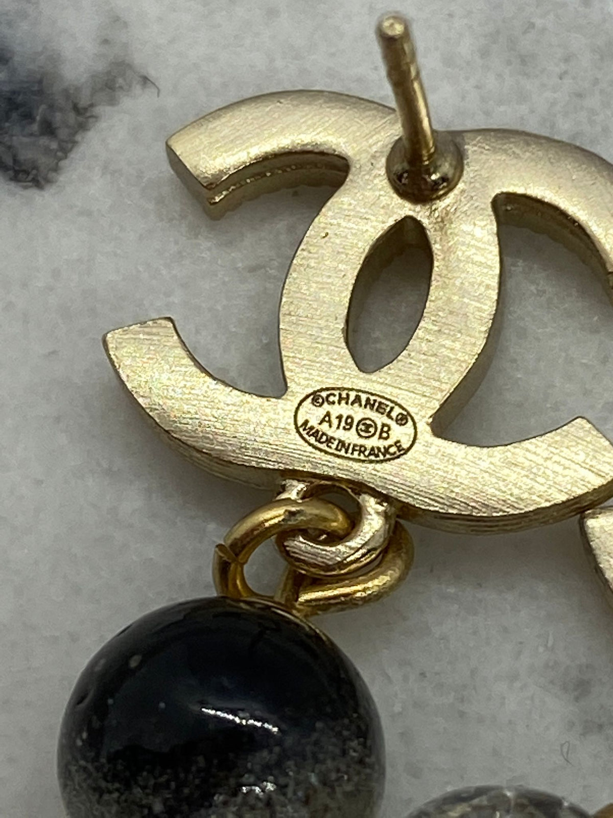CHANEL CC Long Pearl Pendant Earrings - Pre owned