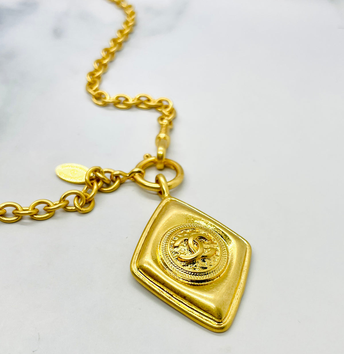 CHANEL CC Vintage 80s Pendant Necklace - Pre owned