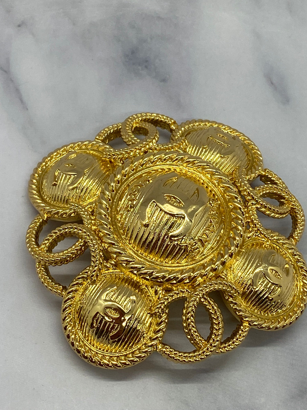 CHANEL CC Gold Statement Brooch Pin - Pre owned