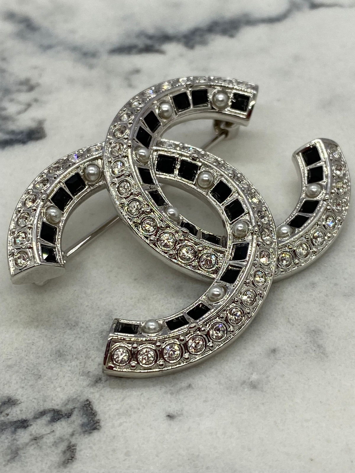 CHANEL CC Silver Tone Pearl & Rhinestone Brooch Pin - Pre owned
