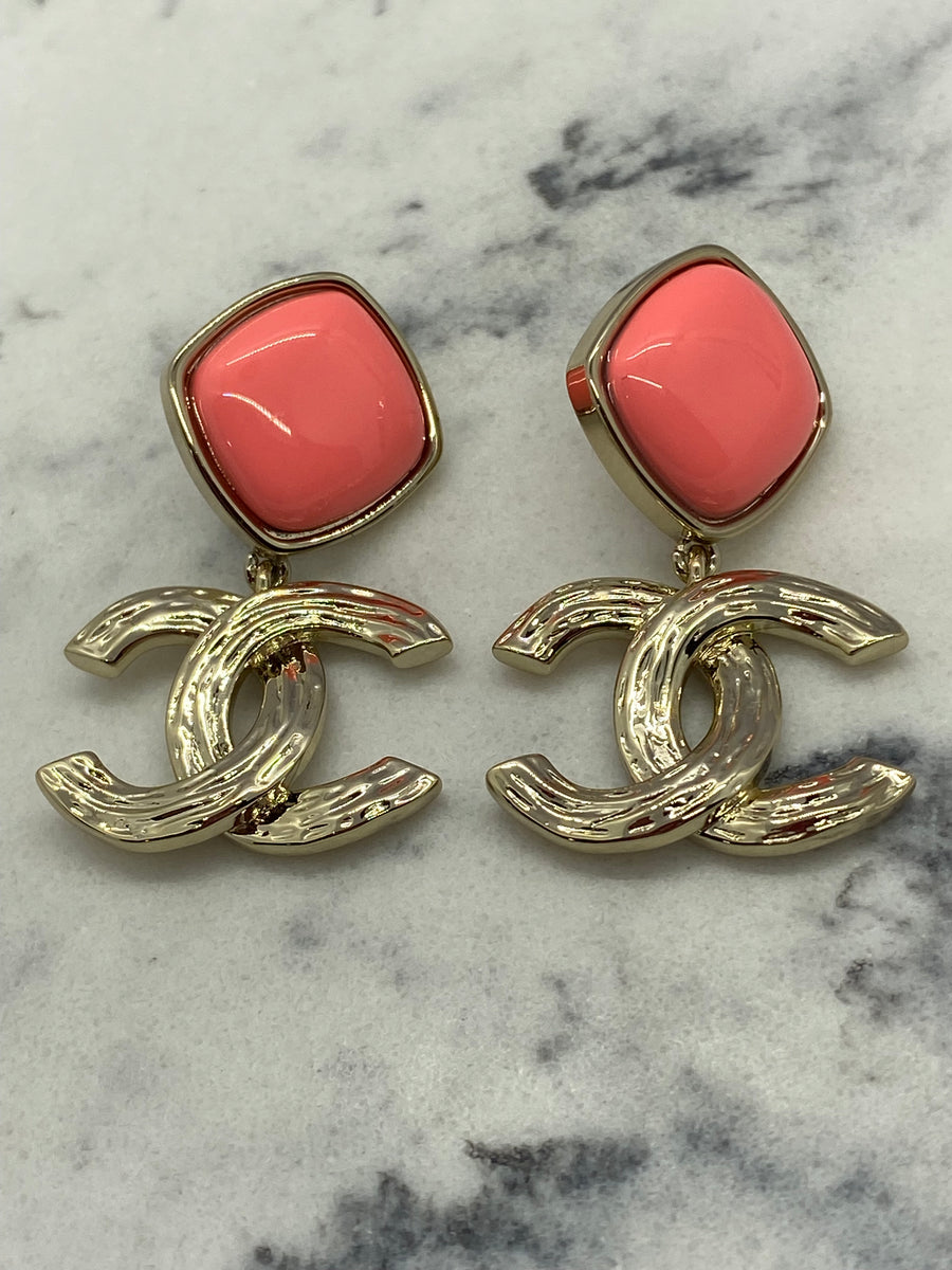 CHANEL CC 2022 Pink Pendant Earrings - Pre owned
