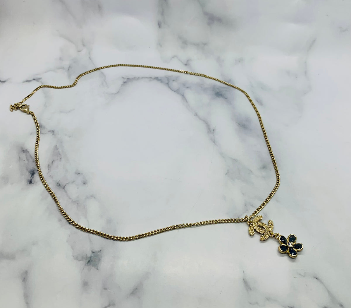 CHANEL CC 2017 Flower Pendant Necklace - Pre owned