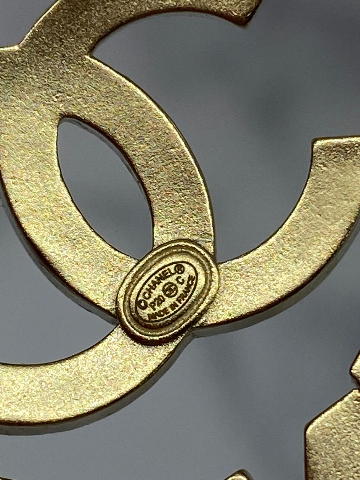 CHANEL CC Rhinestone Brooch Pin - Pre owned