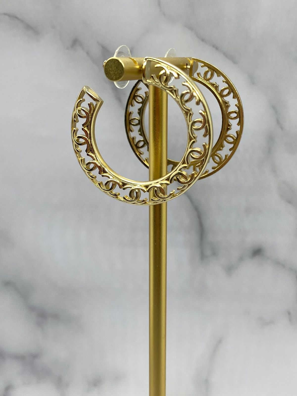 CHANEL CC 2019 Gold Tone Hoop Earrings - Pre owned