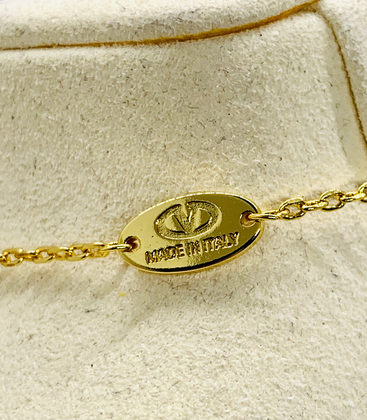 VALENTINO V Pearl Monogram Necklace - Pre owned