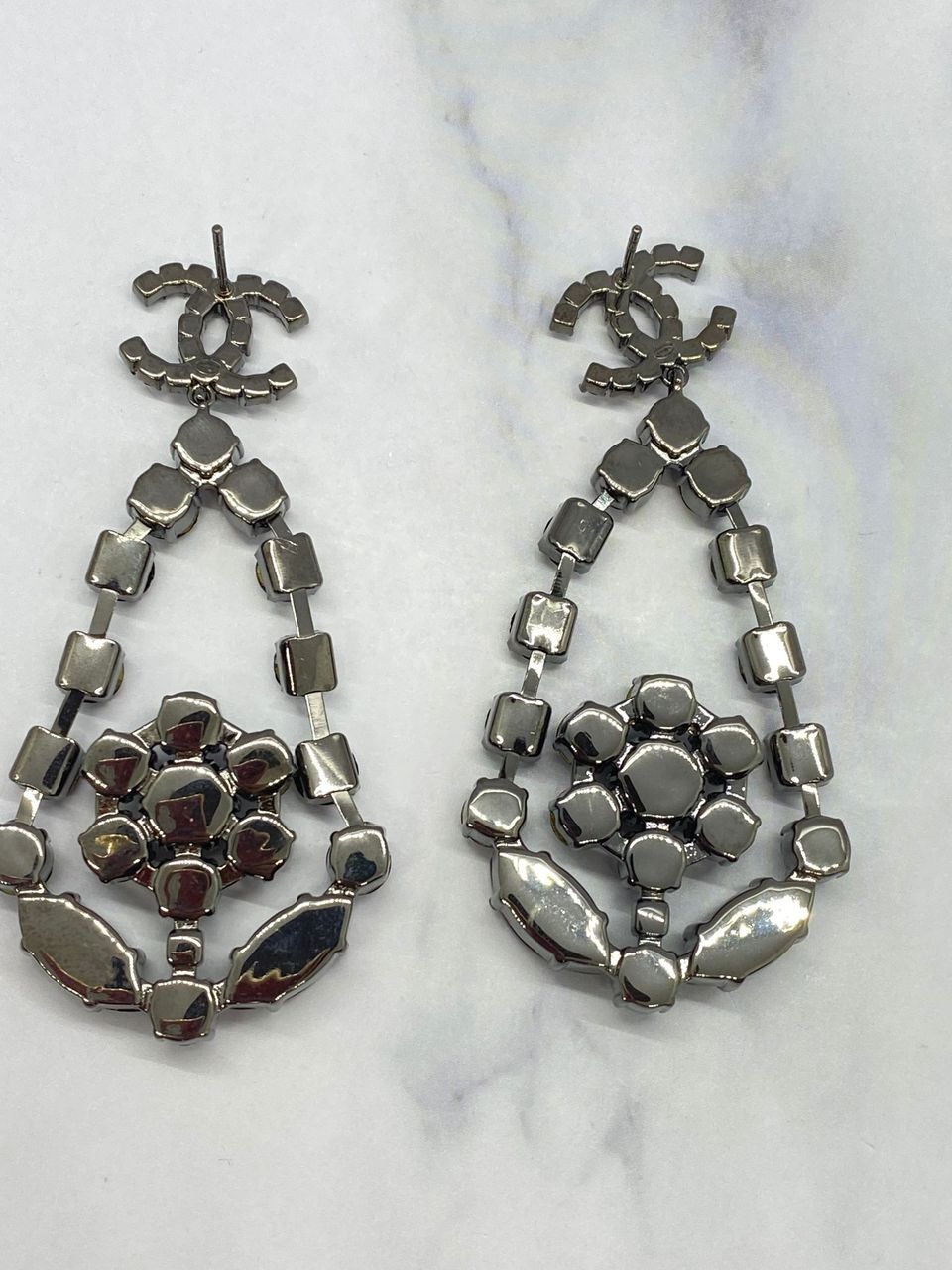 CHANEL CC Black Rhinestone Pendant Earrings - Pre owned / Z2591