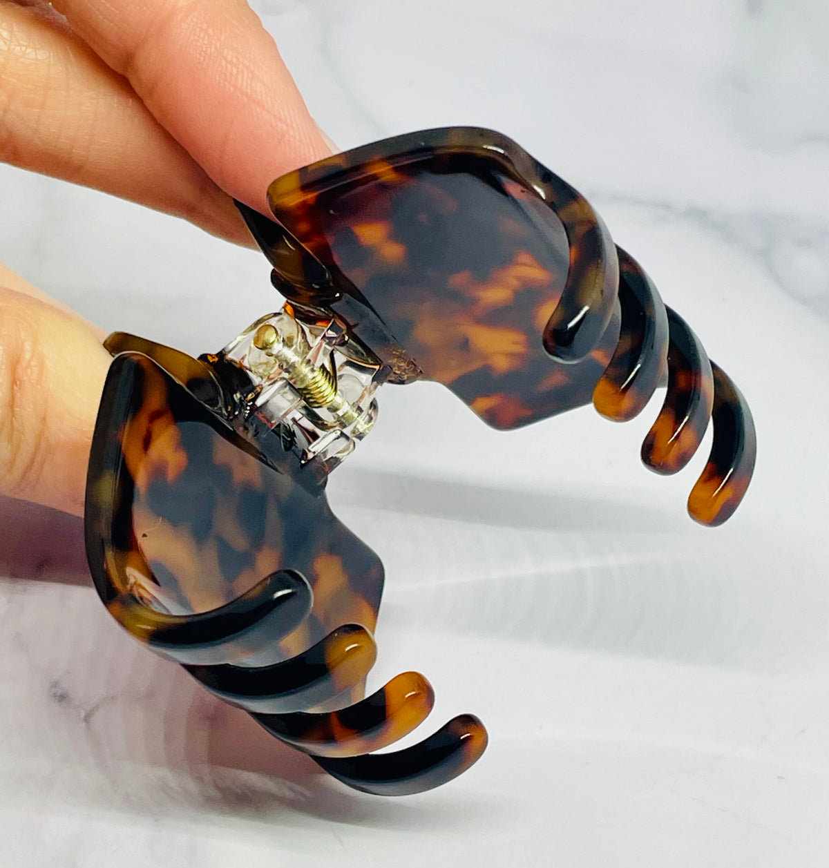 MIU MIU Tortoise Hair Claw Clip - Pre owned