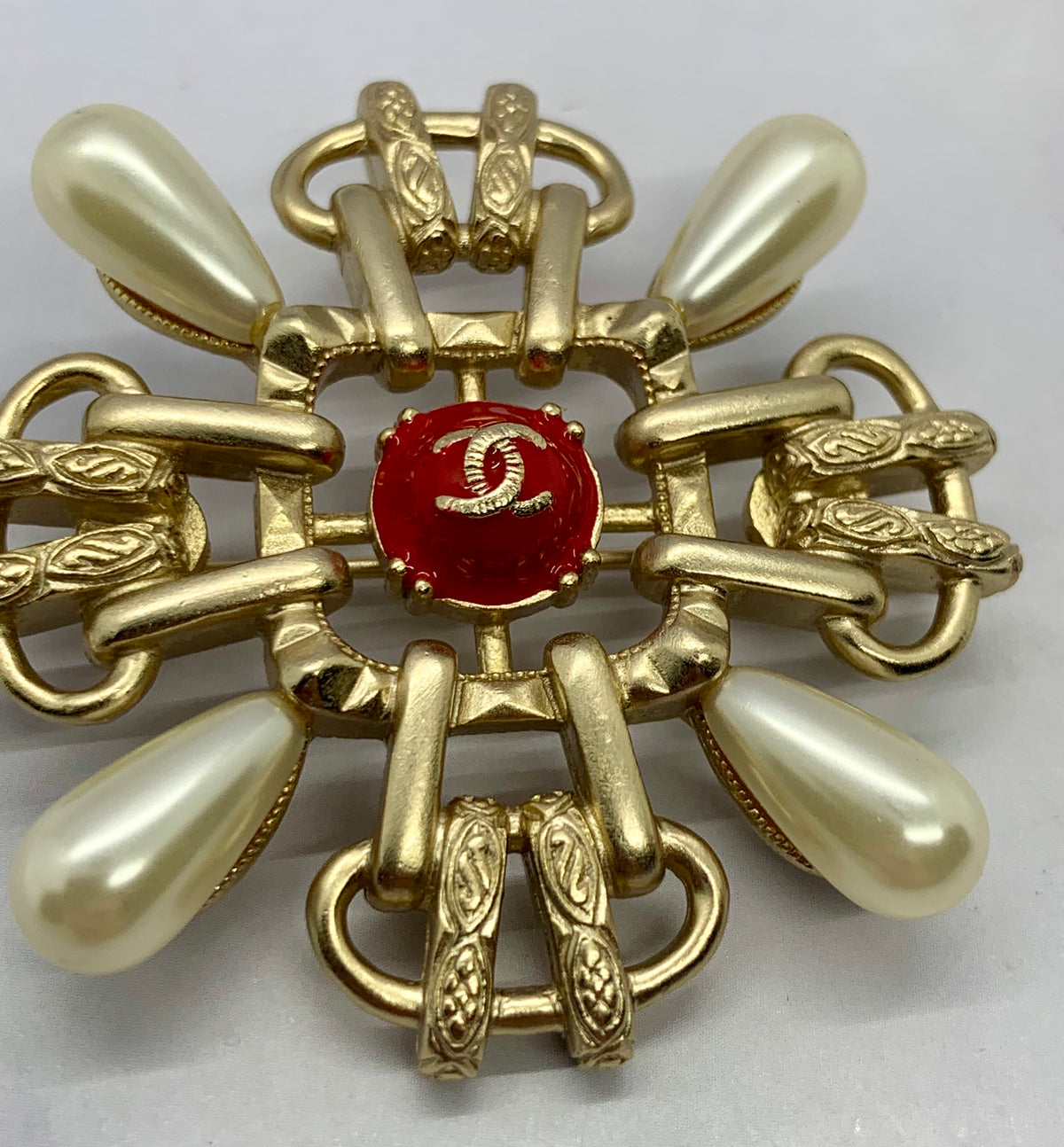 CHANEL CC Pearl Cross Brooch Pin - Pre owned