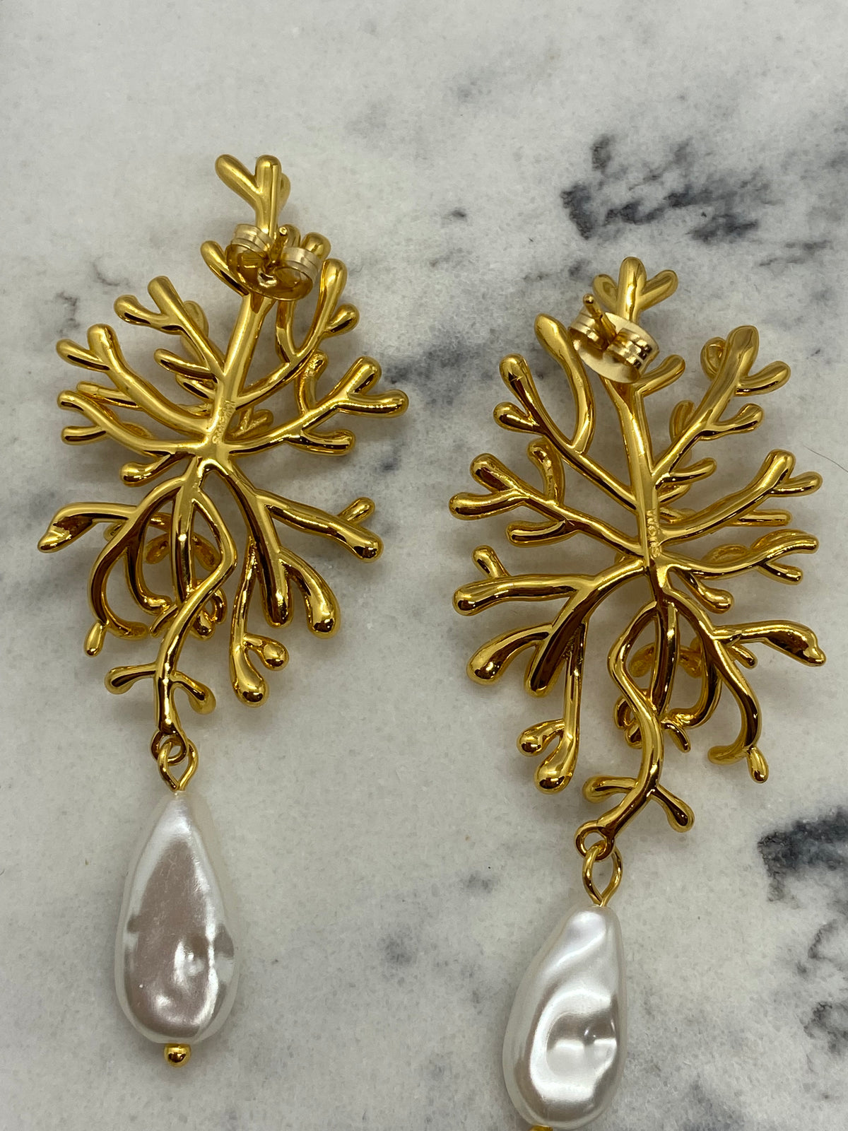 Auth WENS Gold Tone Coral Pearl Pendant Earrings - Pre owned / Y2334