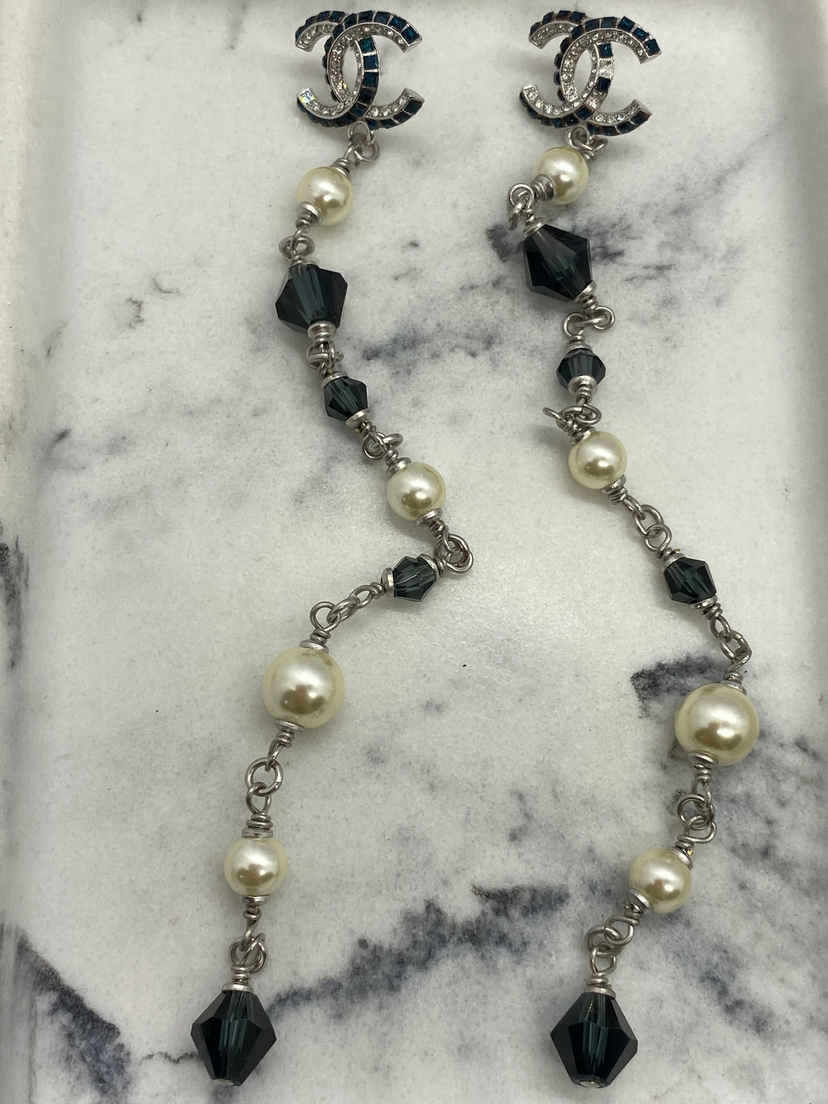 CHANEL CC 2019 Rhinestone Pendant Earrings - USED